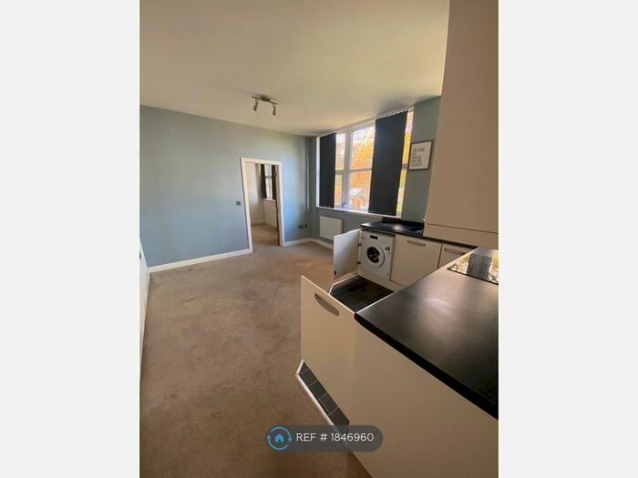 2 Bedroom Flat To Rent In Ravenscliffe Road, Kidsgrove, ST7