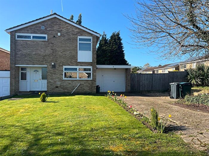 3 Bedroom Detached House For Sale In Framlingham Drive, Caversham, Reading, RG4