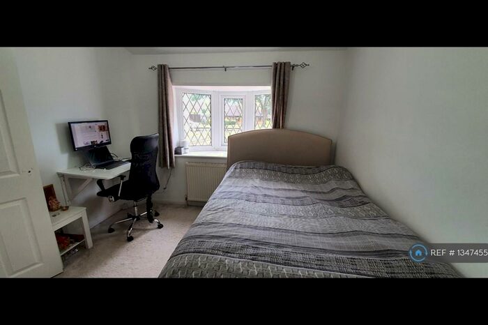 2 Bedroom Bungalow To Rent In Pitsea, Basildon, SS13