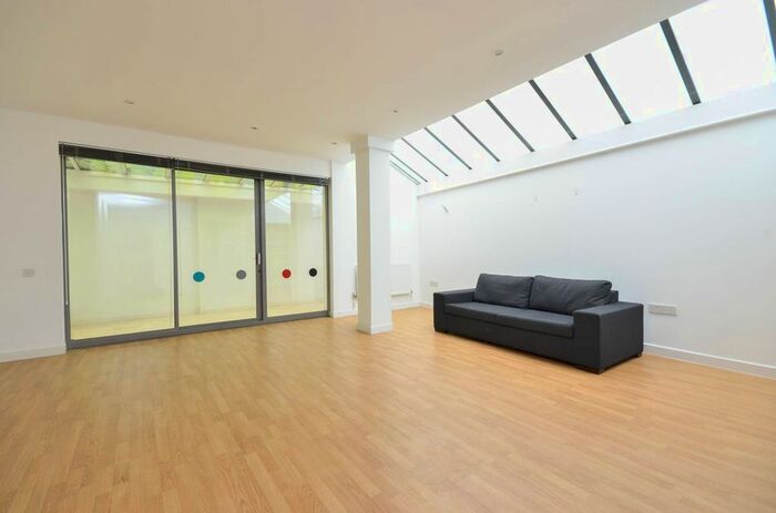 3 Bedroom Property To Rent In Palmers Road, Bethnal Green, London, E2