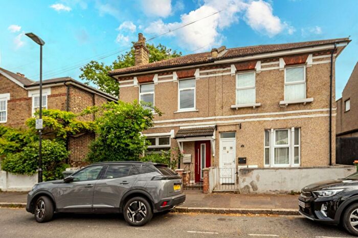 2 Bedroom Semi-detached House For Sale In Amity Road, Stratford, London, E15