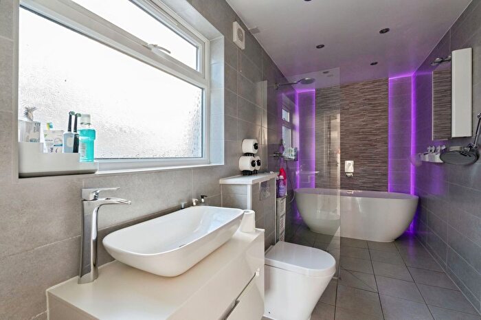 3 Bedroom Bungalow For Sale In Hertford Drive, Fobbing, Stanford Le Hope, Essex, SS17
