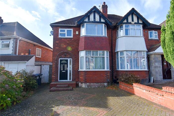 3 Bedroom Semi-Detached House To Rent In Farren Road, Birmingham, West Midlands, B31