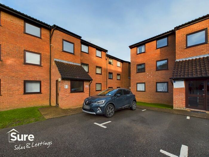 1 Bedroom Flat To Rent In Valley Green, Hemel Hempstead, Hertfordshire, HP2