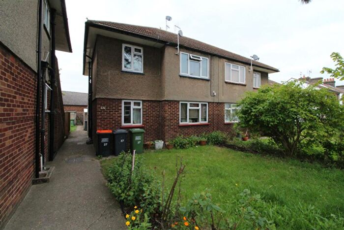 2 Bedroom Flat To Rent In Chiltern Road, Dunstable, LU6
