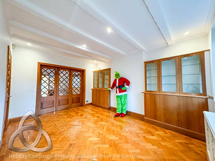 5 Bedroom Detached House To Rent In Canons Drive, Edgware, HA8