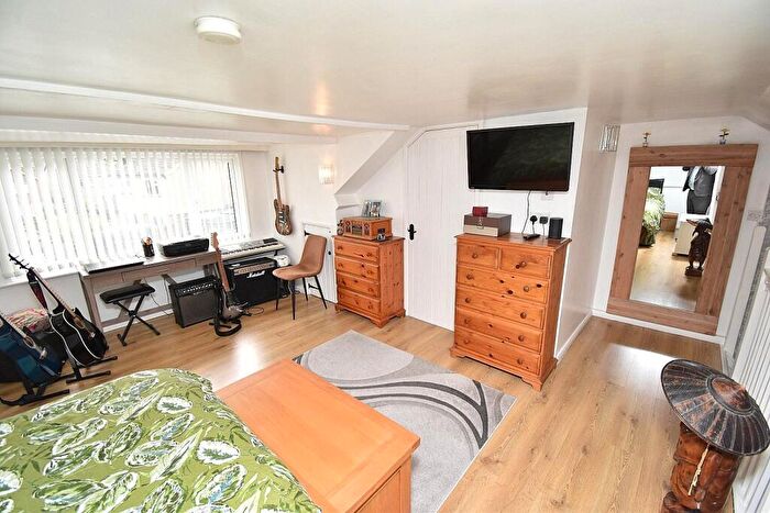 2 Bedroom Chalet For Sale In The Gardens, Doddinghurst, CM15