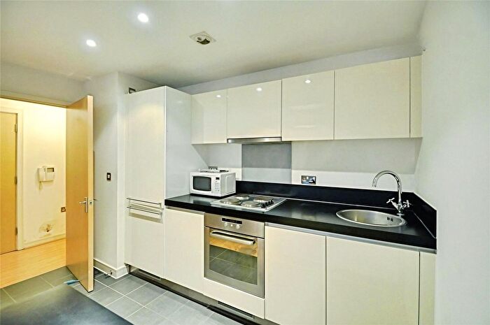 1 Bedroom Flat To Rent In Wallis House, Great West Road, Brentford, TW8
