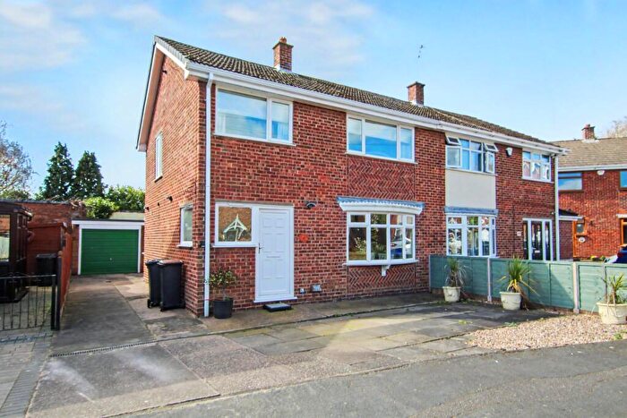 3 Bedroom Semi Detached House For Sale In Iveagh Close, Measham, Swadlincote, DE12