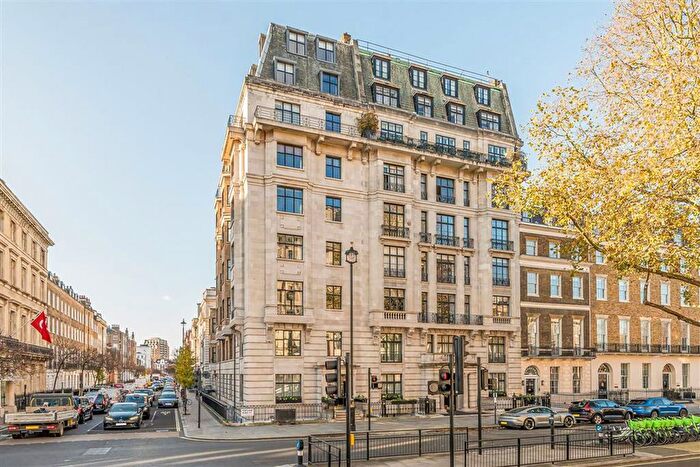 3 Bedroom Flat To Rent In Portland Place, Marylebone, W1B