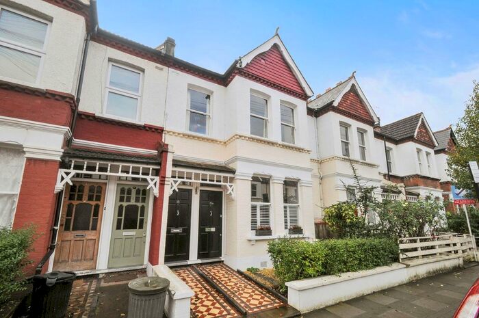 2 Bedroom Flat To Rent In Oakmead Road, Balham, London, SW12