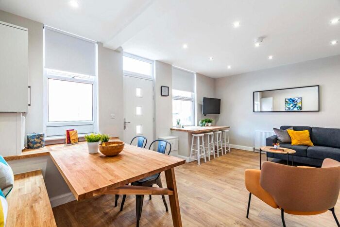 5 Bedroom House To Rent In Harold Avenue, Leeds, LS6