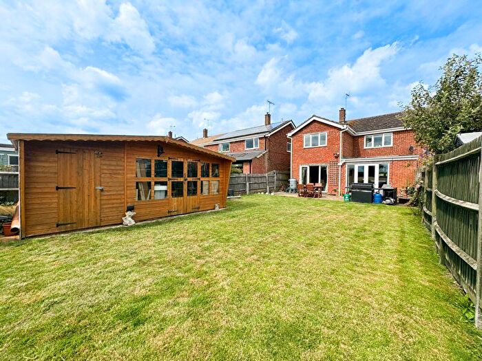 4 Bedroom Semi-Detached House For Sale In Rectory Close, Slapton, LU7