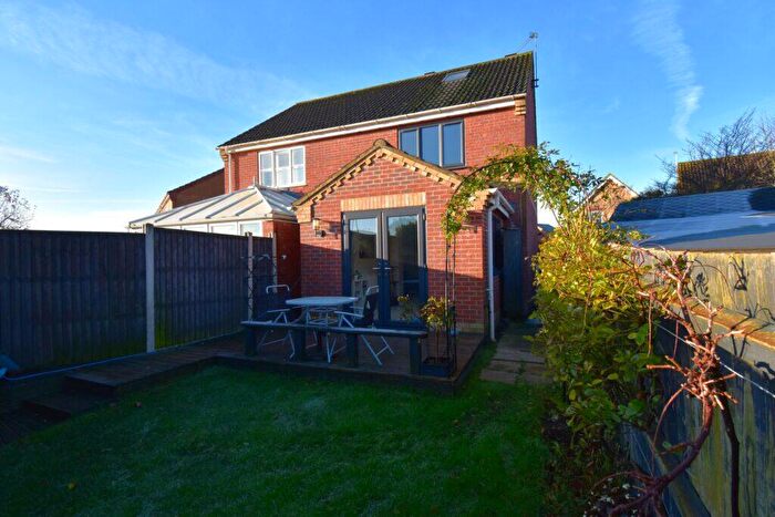 3 Bedroom Semi-Detached House For Sale In Maidens Close, Norwich, NR7