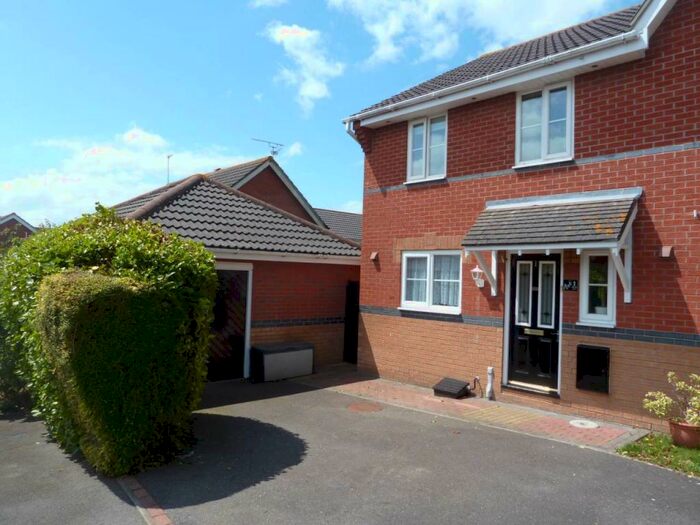 3 Bedroom House To Rent In Showle Acre, Rhoose, Vale Of Glamorgan, CF62