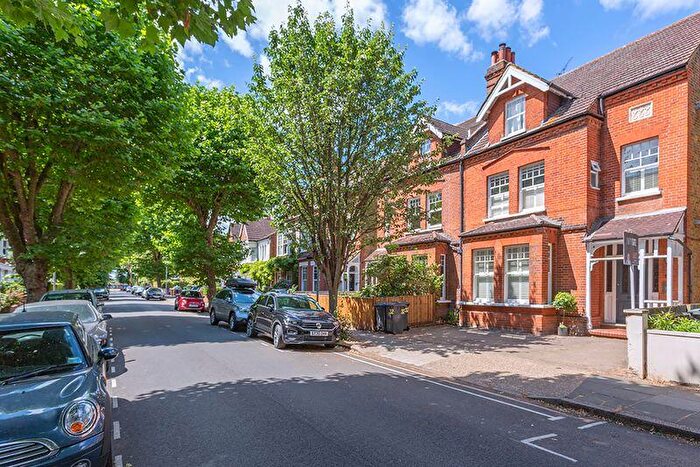 2 Bedroom Flat To Rent In Victoria Avenue, Surbiton, KT6