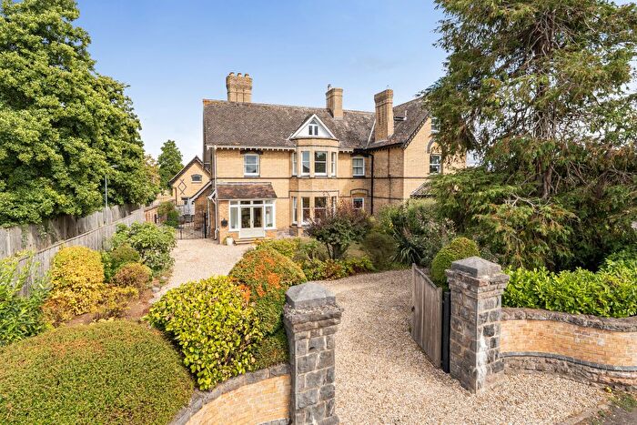4 Bedroom Semi Detached House For Sale In South Road, Taunton, TA1