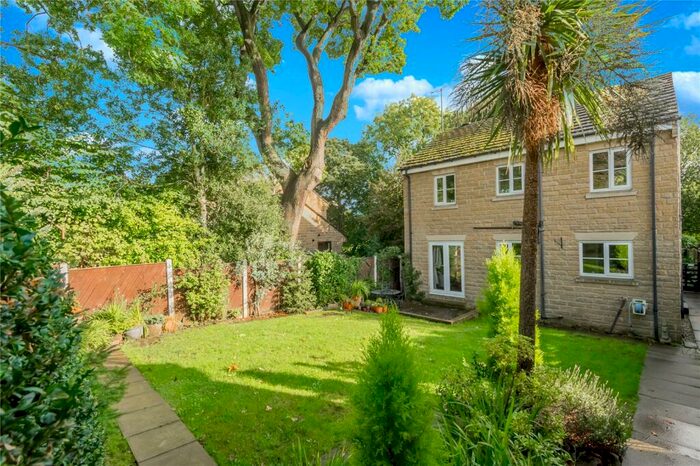 4 Bedroom Detached House For Sale In Red Vale, Gomersal, West Yorkshire, BD19