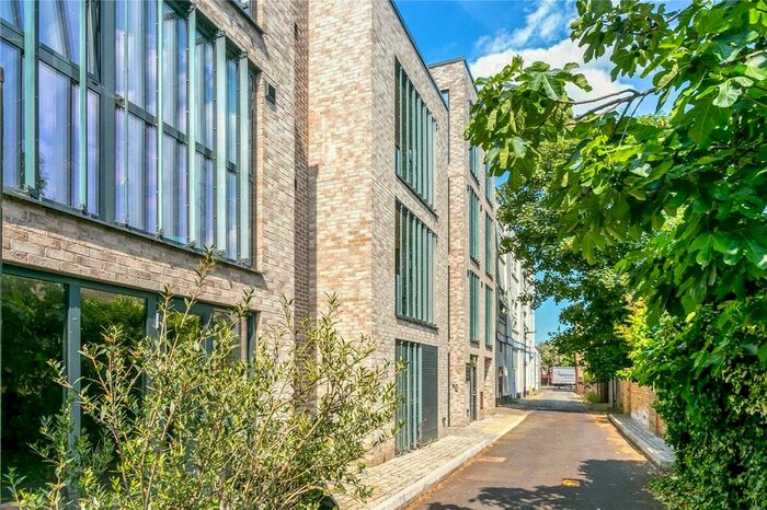 3 Bedroom Flat To Rent In Rowe Lane, London, E9