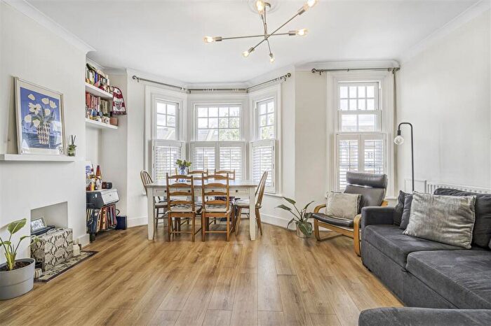 1 Bedroom Flat For Sale In Laitwood Road, SW12