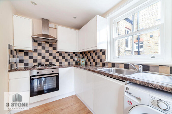 4 Bedroom Maisonette To Rent In Hollingbourne Road, SE24