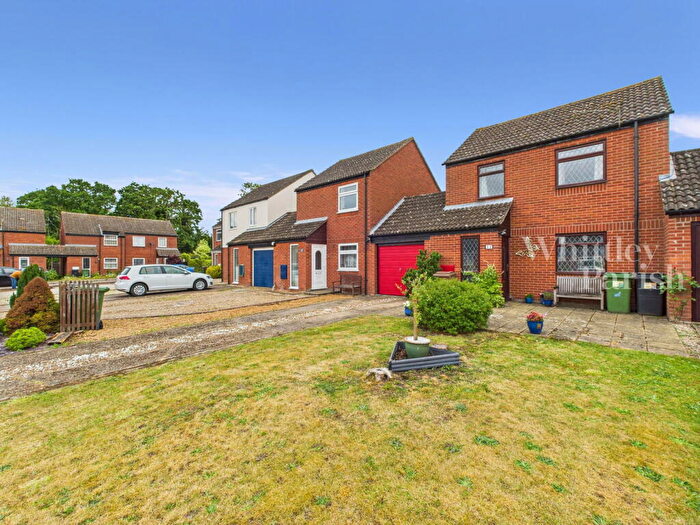 3 Bedroom Link Detached House For Sale In Beech Close, Scole, IP21