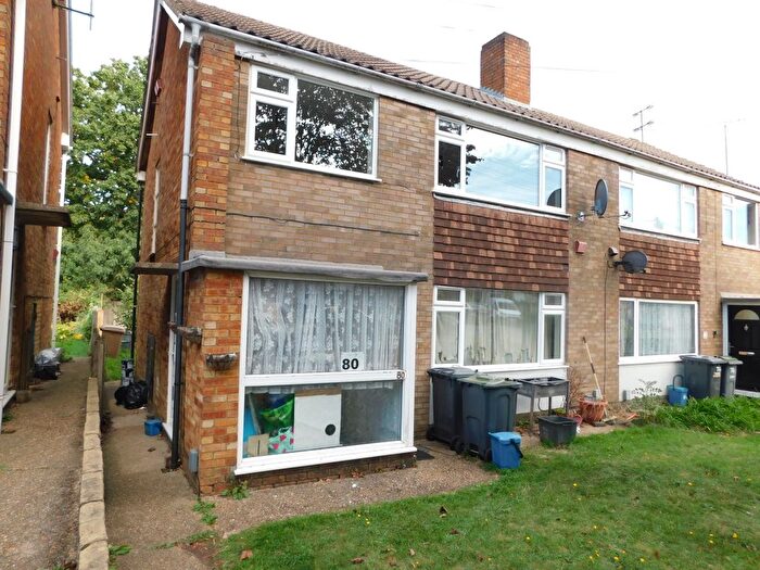 2 Bedroom Maisonette To Rent In Sunningdale, Luton, LU2