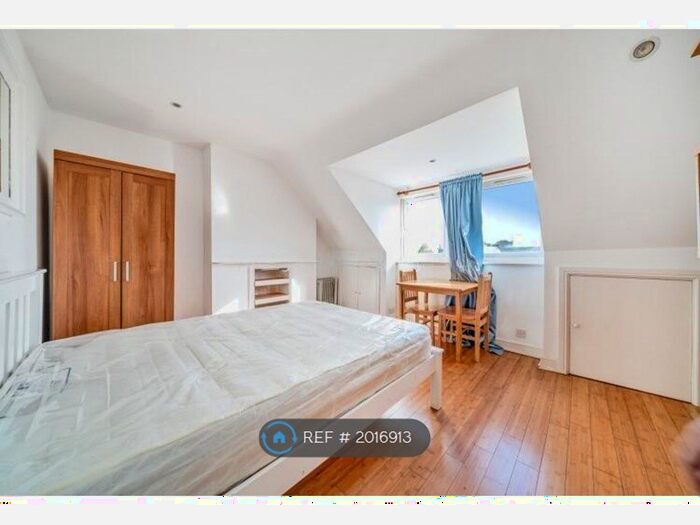 Studio To Rent In Emanuel Avenue, London, W3