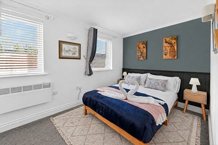 1 Bedroom Flat To Rent In Shenley Church End, MK8