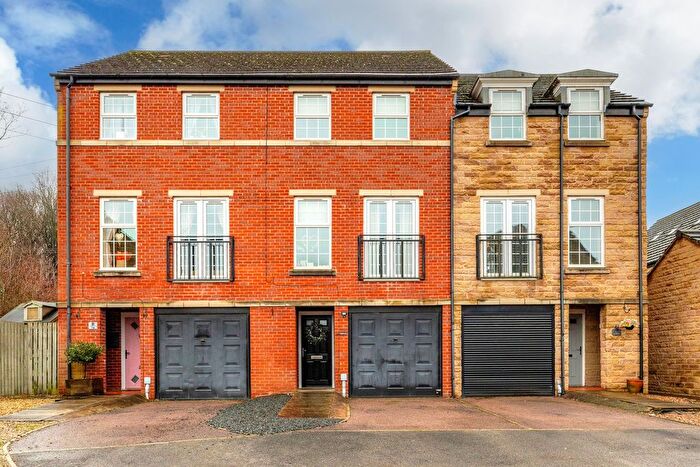 3 Bedroom Town House To Rent In Windhill Rise, Woolley Grange, Barnsley, S75