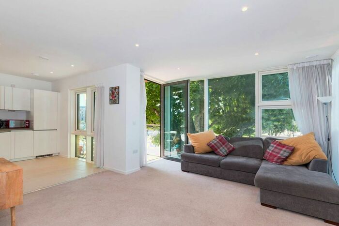 2 Bedroom Flat To Rent In Juniper Drive, Battersea, London, SW18