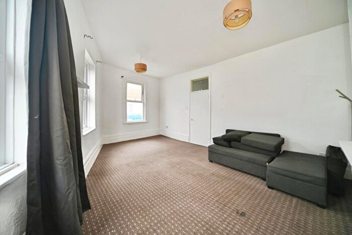 2 Bedroom Flat For Sale In West Green Road, London, N15