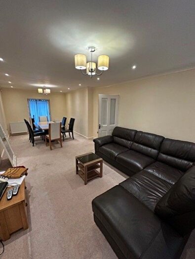 5 Bedroom Semi-Detached House To Rent In Dickenson Road, Manchester, M14