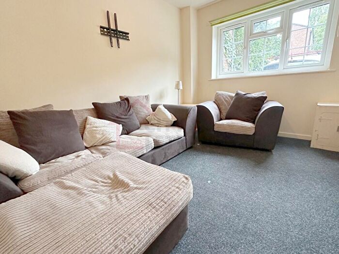 5 Bedroom Town House To Rent In Bluecoat Close, NG1