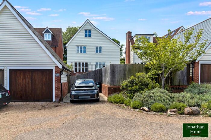 5 Bedroom Detached House For Sale In Chain Free - Braughing, SG11