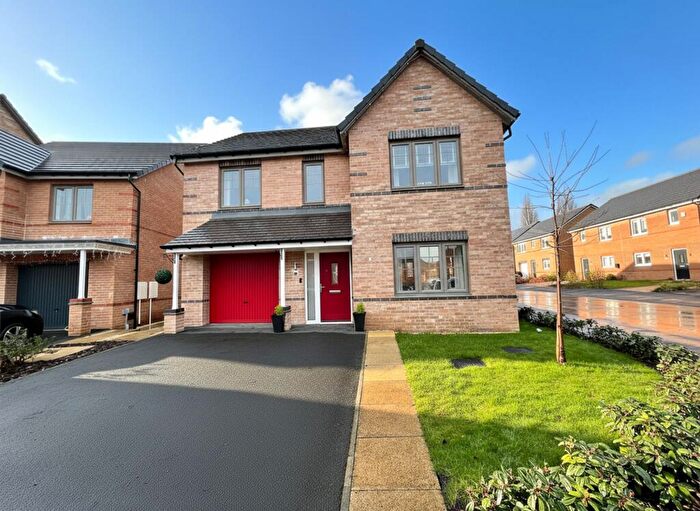 4 Bedroom Detached House For Sale In Lapwing Close, Huddersfield, HD4