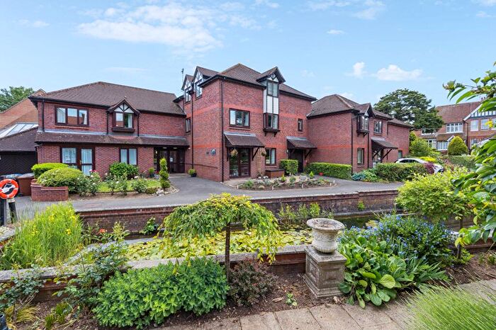 1 Bedroom Flat For Sale In The Ridgeway, Codicote, SG4