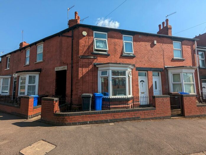 3 Bedroom House To Rent In Birdwell Road, Sheffield, S4