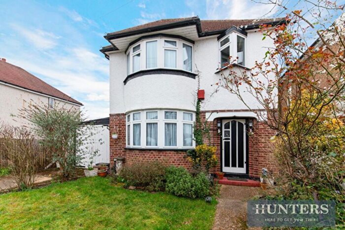 3 Bedroom Detached House For Sale In St. Philips Avenue, Worcester Park, KT4