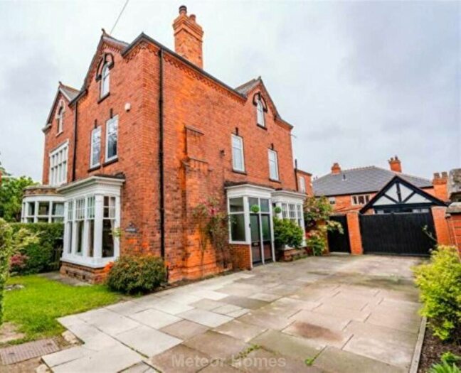 5 Bedroom Semi-Detached House For Sale In Weelsby Road, Grimsby, DN32
