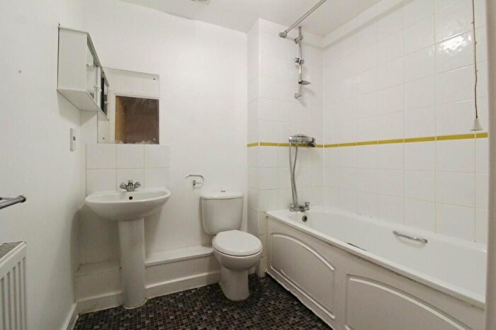 2 Bedroom Terraced House For Sale In Coningsby Avenue, Colindale, London, NW9