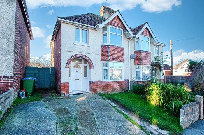 3 Bedroom Semi Detached House For Sale In Cornwall Crescent, Southampton, SO18