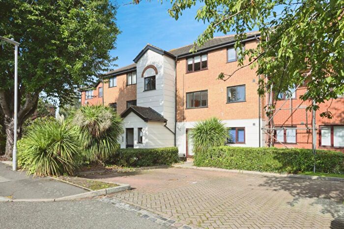 Studio For Sale In Parrotts Field, Hoddesdon, EN11