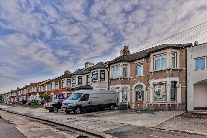 1 Bedroom Apartment For Sale In Kingswood Road, Seven Kings, IG3