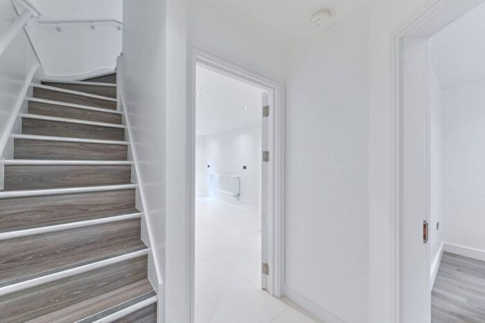 2 Bedroom Flat For Sale In Coldharbour Lane, Brixton, London, SW9