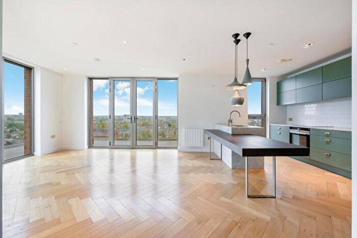 2 Bedroom Apartment To Rent In Lessing Building, West Hampstead Square, NW6