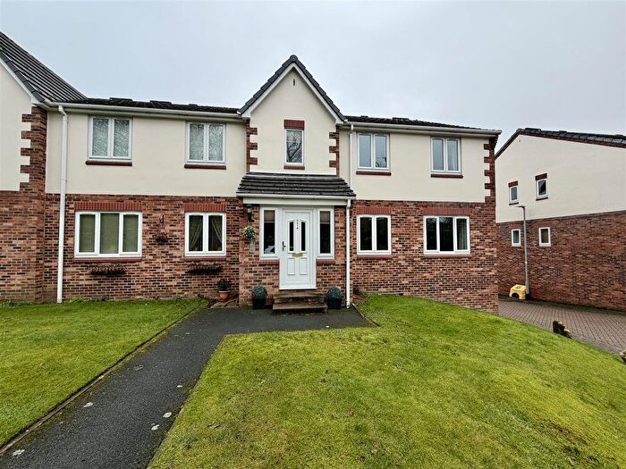 2 Bedroom Flat For Sale In Highfield Mews, Garforth, Leeds, LS25