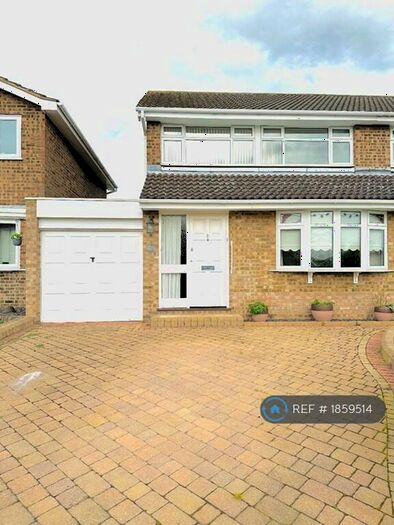 3 Bedroom Semi-Detached House To Rent In Downsway, Chelmsford, CM1