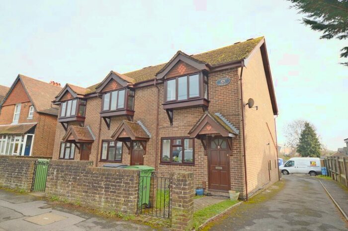 1 Bedroom Flat To Rent In Rushes Court, Rushes Road, Petersfield, GU32