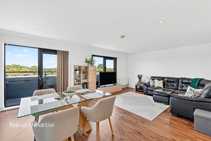 2 Bedroom Apartment For Sale In Ewell Road, Surbiton, KT6
